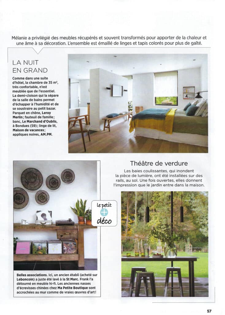 Chambre d’hôtel, texte « LA NUIT EN GRAND » et « Théâtre de verdure » dans un article presse décoration